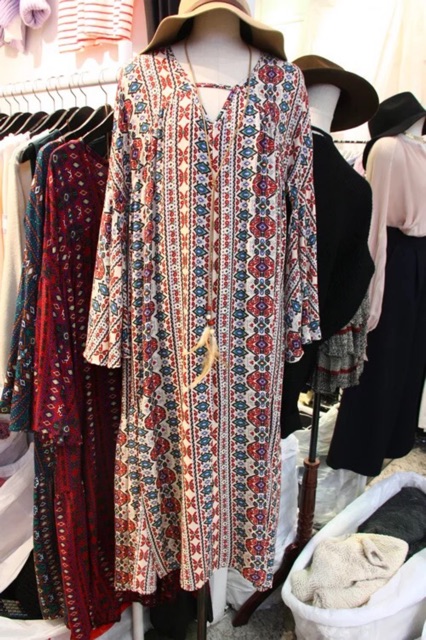 Váy Thổ Cẩm Tay Lửng Họa Tiết Dáng Dài Xẻ Tà Cổ V Kèm Đai V00140 | BigBuy360 - bigbuy360.vn