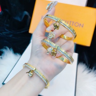 Vòng tay titan ổ khoá mạ vàng full đá bagguet ko đen