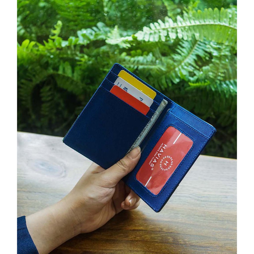 [Mã FAMALLT5 giảm 15% đơn 150k] Ví Vải Modern Fabric Vertical Wallet HAVIAS - Xanh Rêu Phối Đỏ