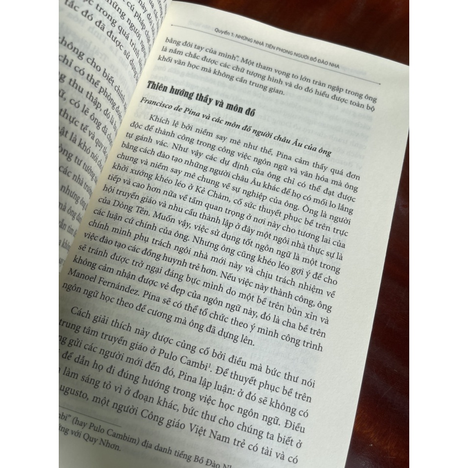 Sách - Những người Bồ Đào Nha tiên phong trong lĩnh vực Việt Ngữ học (Cho đến 1650) – Roland Jacques – MaiHaBooks