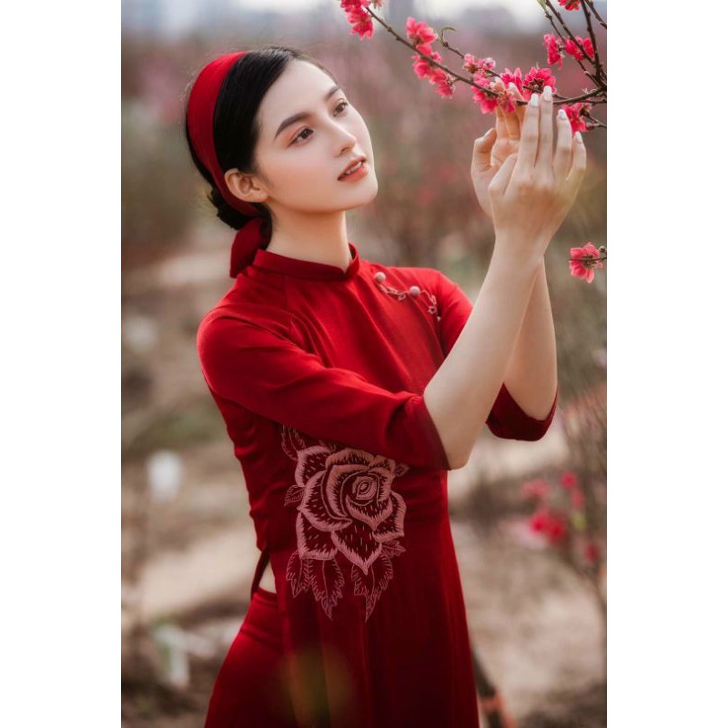 ÁO DÀI LỤA ĐỎ THÊU HOA CHIẾT EO NHẸ NHÀNG - CHÀO MỪNG TUẦN LỄ ÁO DÀI