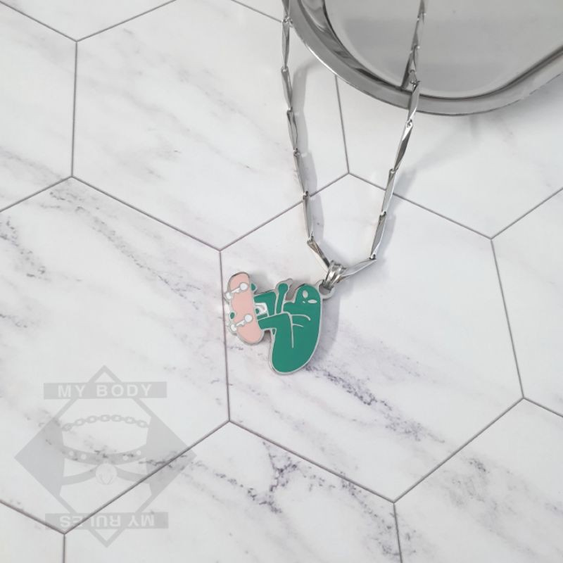 Vòng cổ Alien trượt ván.