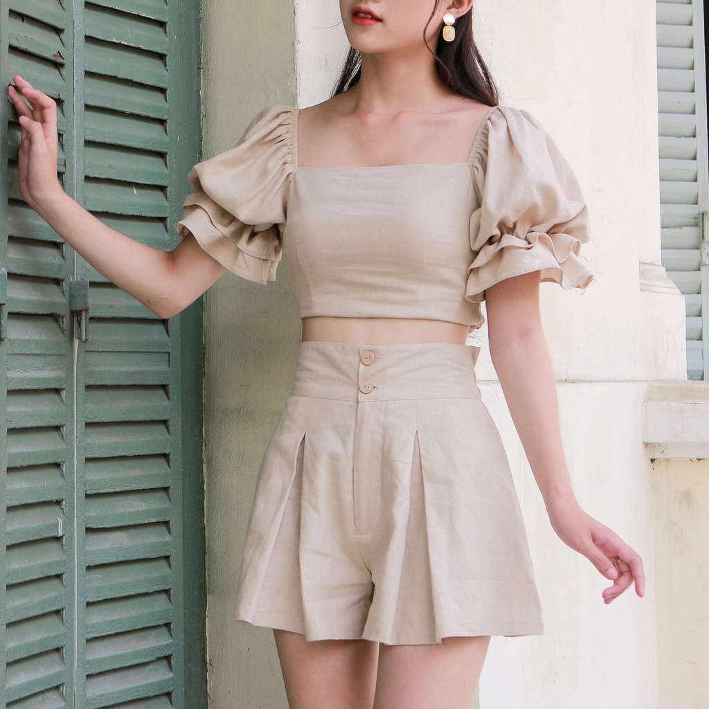 KIOBI - Áo kiểu Linsey form cúp ngực, dáng croptop ngắn, tay phồng bo thun, vải linen bột be - KIA21041B