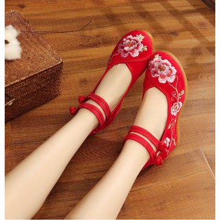 Giày vải thêu hoa hai nút gài đế 5cm