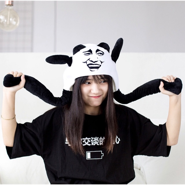 Mũ troll tai giật tung tăng theo nhạc