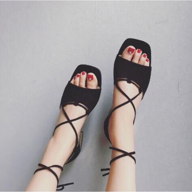 Siêu phẩm sandal buộc dây cá tính hàng quảng châu chất đẹp đủ size 35 đến 39 đi chắc chắn, êm chân lắm nhé! Đặt hàng nào