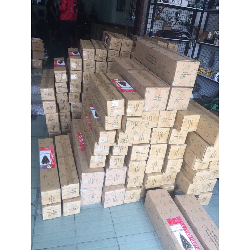 Cây Thông Noel Cước Lăn Kim Tuyến Bạc Gắn Trái Thông 1m5 Trang Trí Công Ty, Phòng Khách Mùa Giáng Sinh