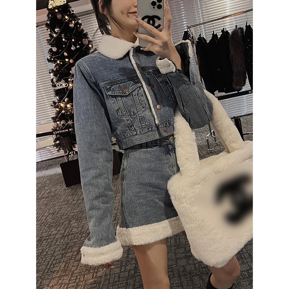 Set hai món với áo kiểu và chân váy denim phối len lông cừu phong cách Giáng sinh thời trang dành cho nữ