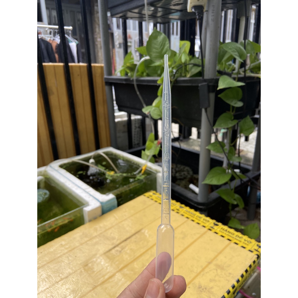 Ống hút thức ăn cho cá