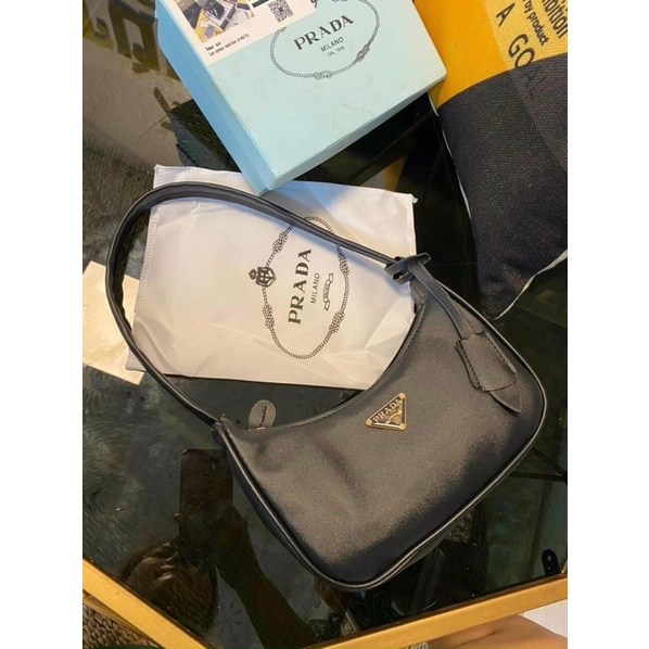 túi kẹp nách .prada chất da - shop có cả chất dù( có ảnh thật)