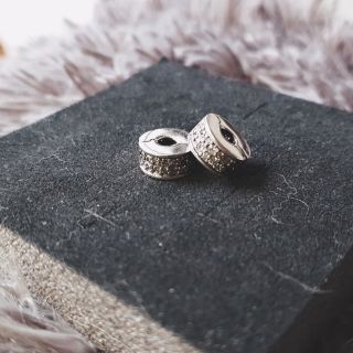 Clip charm bạc
