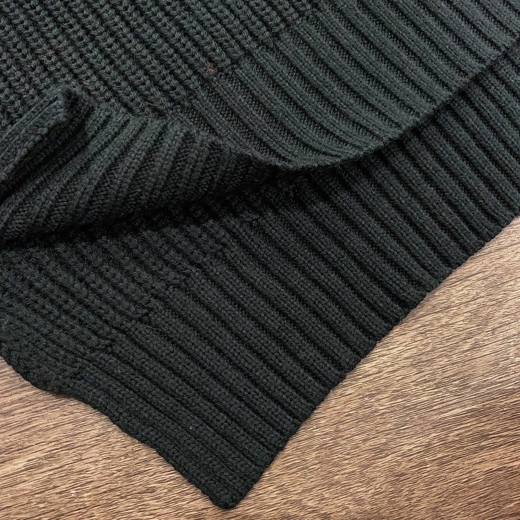 Áo gile len cổ tim màu đen - 85A15