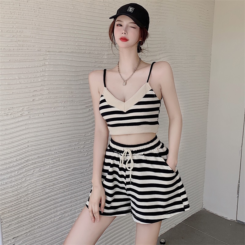 Set Áo Hai Dây Họa Tiết Kẻ Sọc Và Quần Ngắn Ống Rộng Thời Trang Dành Cho Nữ | BigBuy360 - bigbuy360.vn