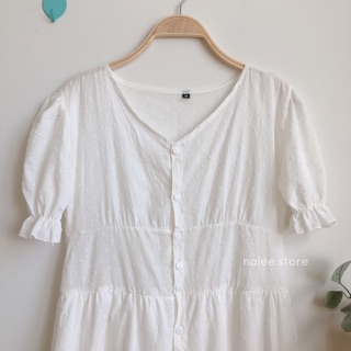 Váy trắng cổ V hoa gạo