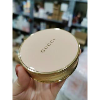Phấn dạng nén Gucci Poudre De Beaute Mat Naturel tông tự nhiên 01 .
