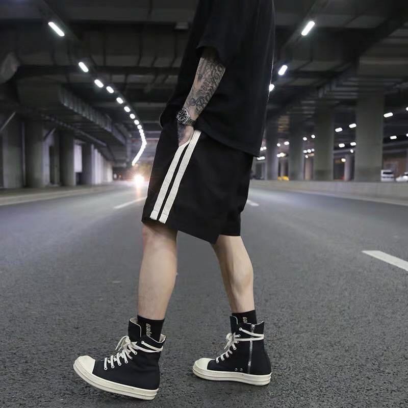 Quần short nam kẻ sọc unisex chất liệu cao cấp, thoáng mát, không bai xù cho mùa hè | BigBuy360 - bigbuy360.vn