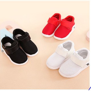 Giày lưới chữ Z có quai cho bé