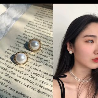 Hợp với ai đây các chị tôi nhờ = ))))) 
Vào đây canh sale sắm ít bông tai sương sương đi chơi với ml bạn thân nào ❤️❤️❤️