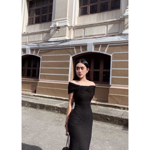 Đầm CHOU trễ vai form body dáng xoè TRẮNG và ĐEN | BigBuy360 - bigbuy360.vn