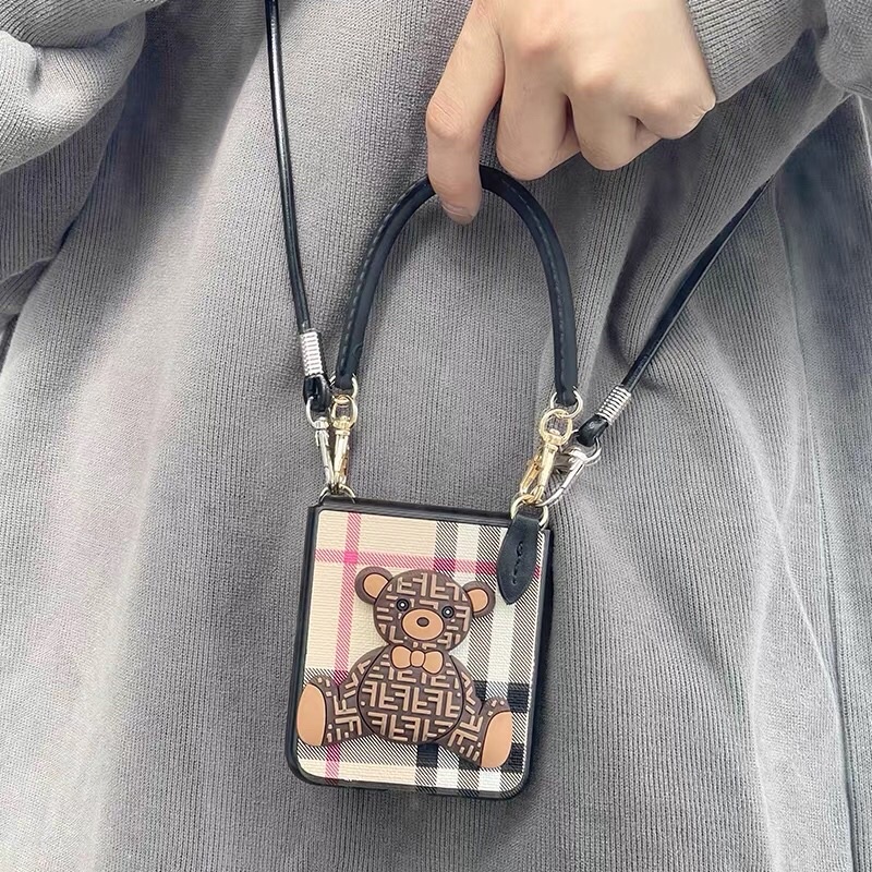 Ốp Samsung Z Flip 3 / Z Flip 4 hoạ tiết bbr đính gấu có quai xách và dây đeo chéo Z Flip3 / ZFlip3 / Z Flip4/ ZFlip4