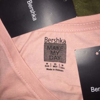 Áo thun cổ tim Bershka size M