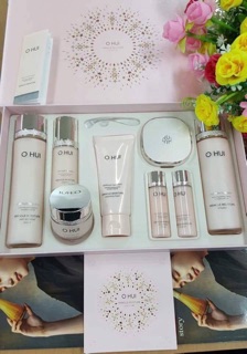 Sữa dưỡng da OHUI Miracle Moisture Emulsion