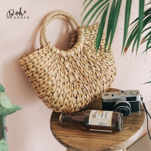 Túi cói bán nguyệt phong cách Cô Ba Sài Gòn