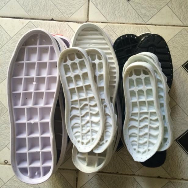 Combo đế giày bata móc len có đục lỗ .