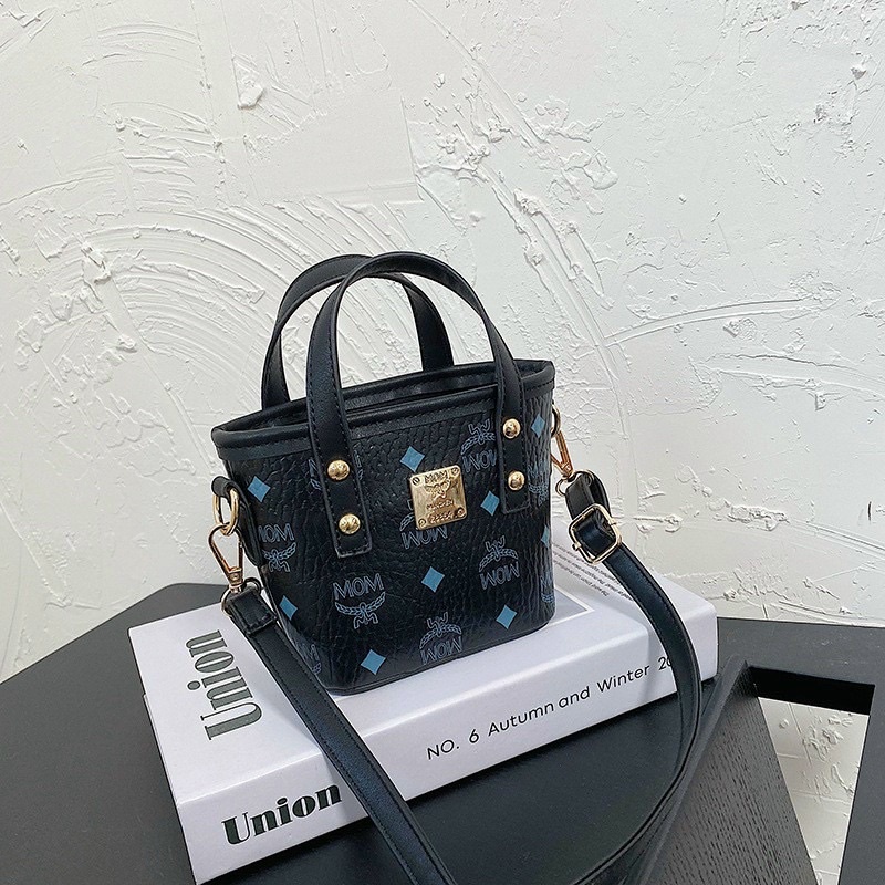 Túi mini quai xách cho bé kèm dây đeo chéo hoạ tiết chữ MOM đính mác vuông siêu xinh (giá sỉ)