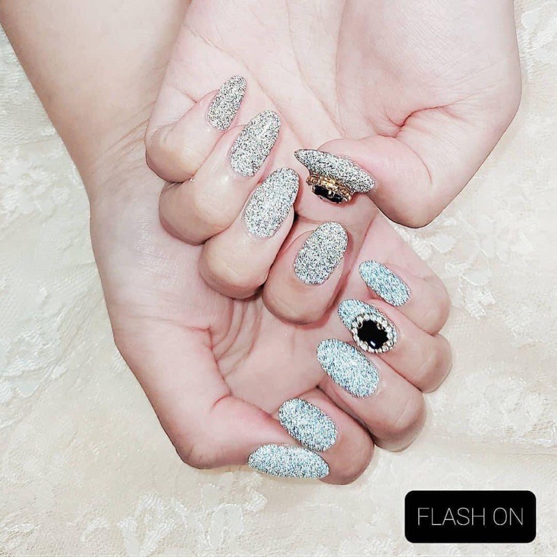 gel gel nhũ flash 2 màu vàng và bạc bộ nail sáng khi đc ánh đèn chiếu vào | BigBuy360 - bigbuy360.vn