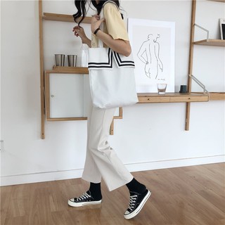 Túi tote vải hải quân  nút bấm nam châm và có 2 ngăn nhỏ bên trong nhiều  màu