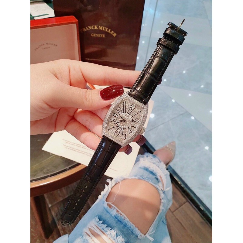 DH đeo tay viền đá dây da đen dày dăn