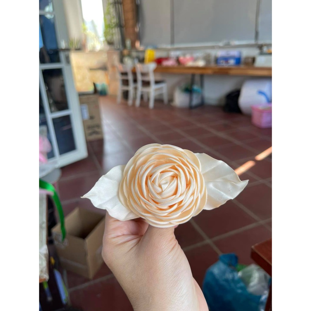 Cài áo hoa hồng vàng hai lá/ Hoa hồng cài áo/ Cài áo công sở/ Phụ kiện đồng phục công sở/ Phụ kiện quần áo