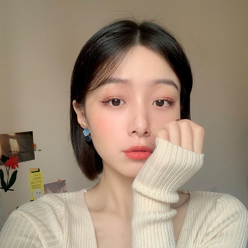 Hoa tai dáng dài phối màu tương phản cá tính phong cách Hàn Quốc thời trang