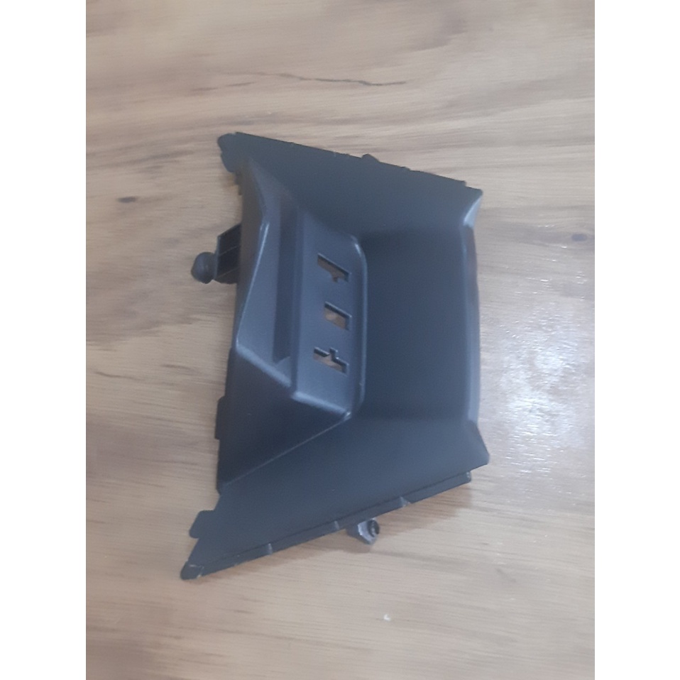Tấm ốp đuôi đèn sau AirBlade Cũ (2007-2008) chính hãng Honda 83503-KVG-900