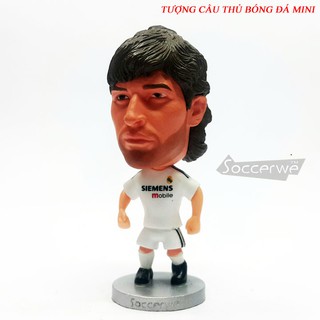 Tượng cầu thủ bóng đá Raul
