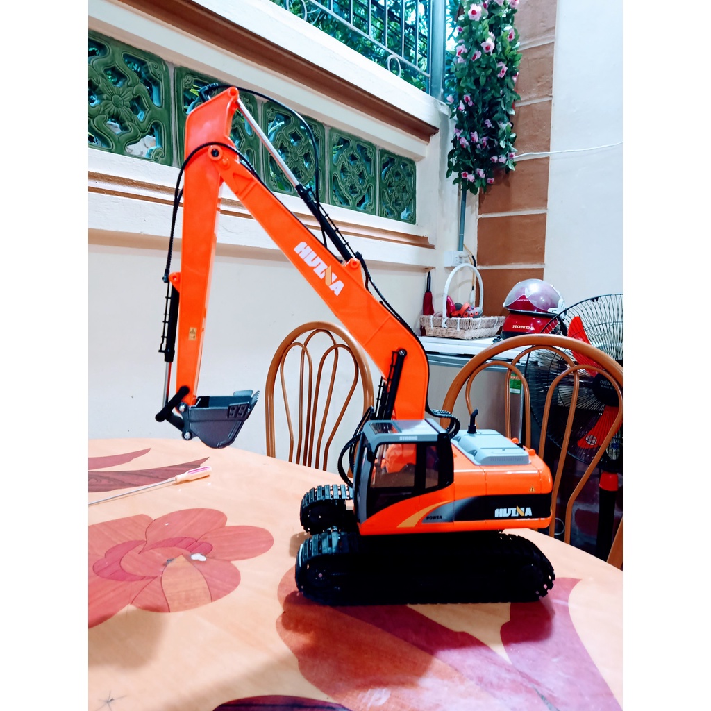 MÁY XÚC HUINA 1551 ĐIỀU KHIỂN TỪ XA 15 KÊNH
