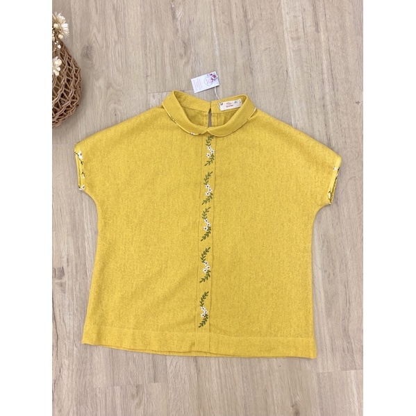 Áo linen vàng thêu tay viền hoa cổ sơmi LÁ IN HOA