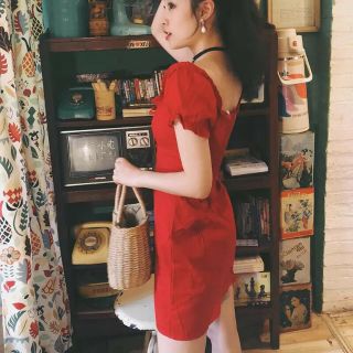 ĐẦM ĐỎ BẸT VAI