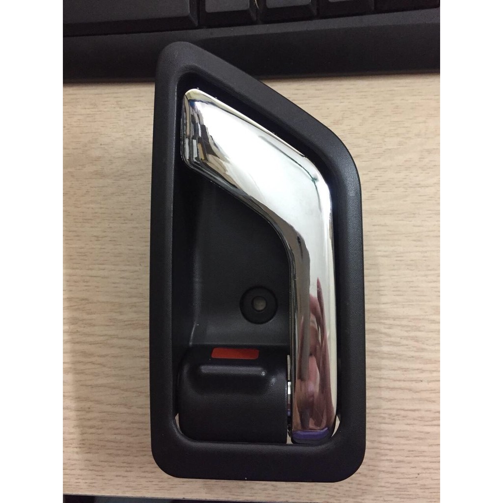 Tay mở cửa trong Huyndai Getz