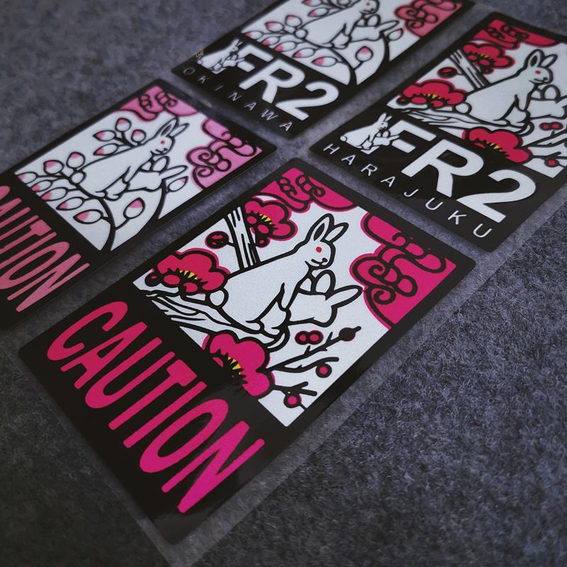 Miếng Dán Phản Quang Hình Thỏ Nhật Bản Trang Trí Cửa Sổ Xe Hơi