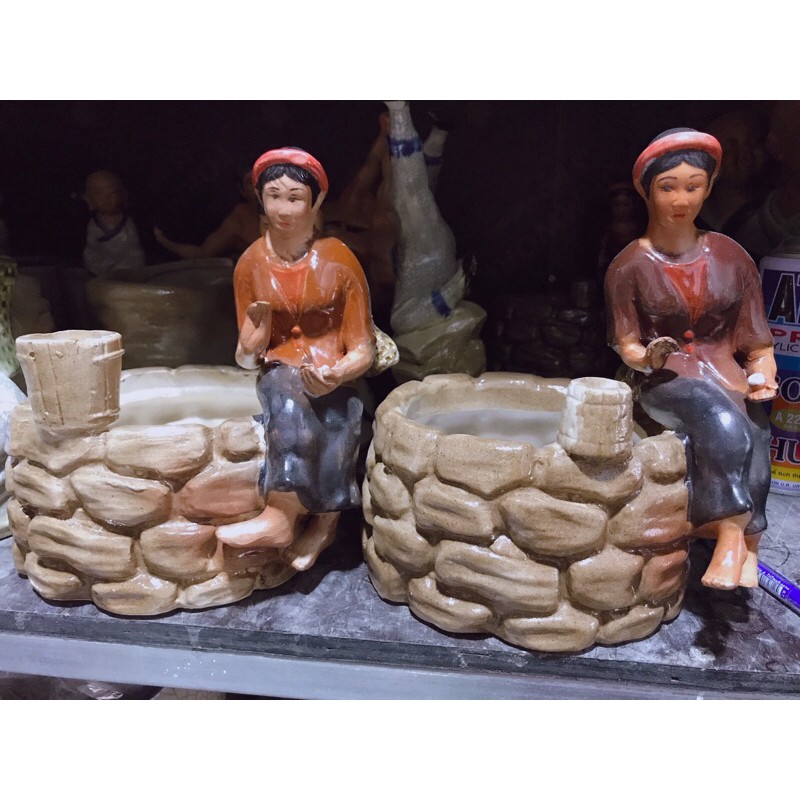 Chậu tượng cô Tấm ngồi bên giếng nước