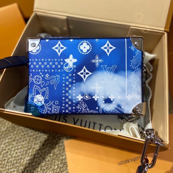 Túi đeo chéo hộp xích LV Truck Bag xanh mây size 19x14x8 LA 2022 on web