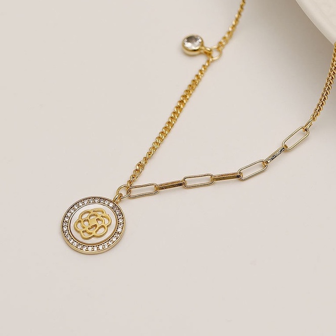 Vòng cổ SEAGLOCA mặt hoa trà đính đá sang trọng