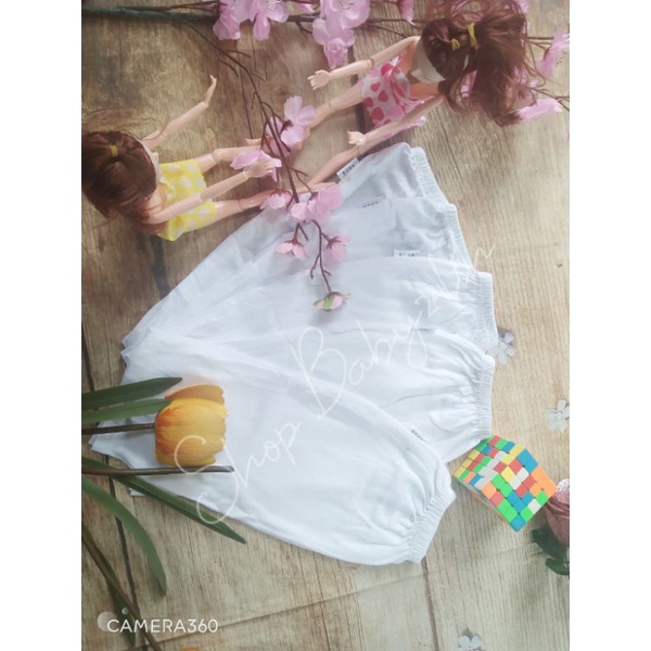 Quần dài thun cotton màu trắng cho bé mặc mát ở nhà