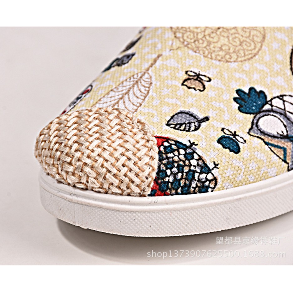 GIÀY LƯỜI SLIP ON VINTAGE HOẠ TIẾT CHIẾC LÁ MÀU VÀNG NHẠT | BigBuy360 - bigbuy360.vn