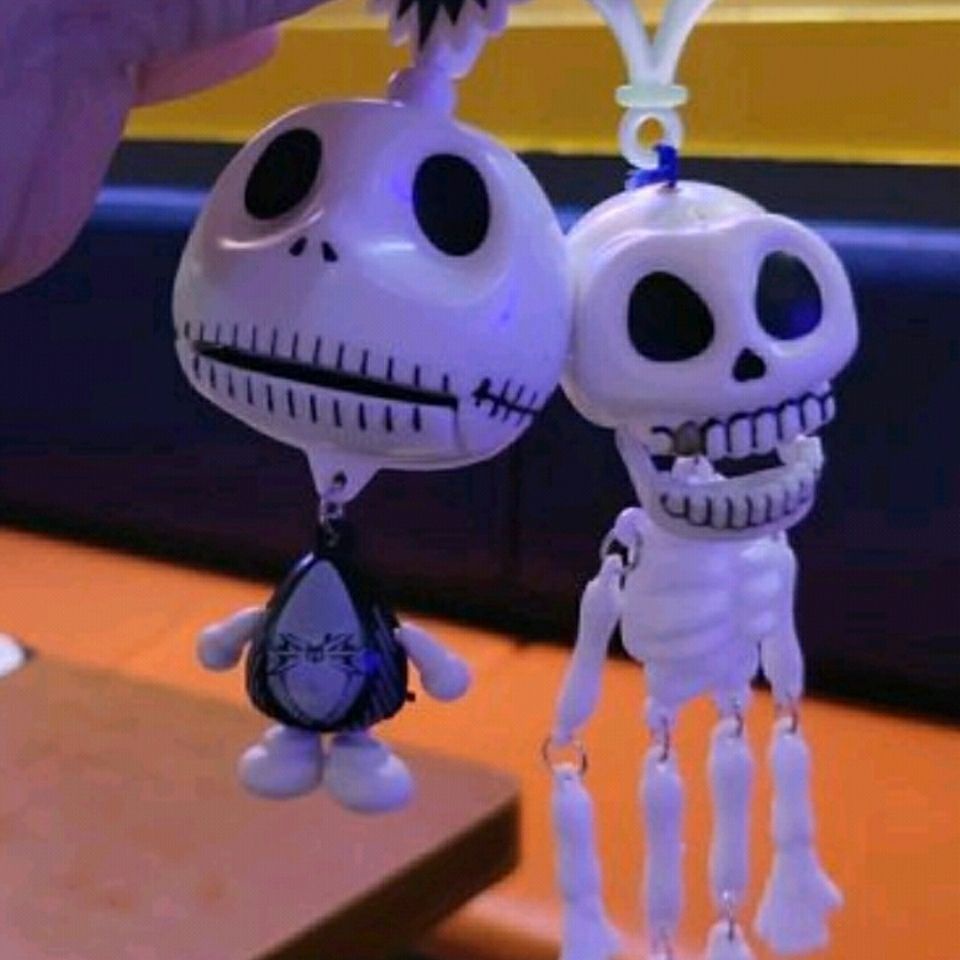 Holiday Funny Toys Small Gifts Keychains Pull Line Skull Rack Halloween Punk Gothic Pendant Small Gift Backpack Pendant Small Toy