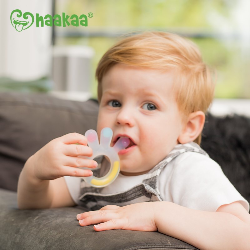 Gặm nướu cho bé hình bàn tay Haakaa. Chất liệu silicone cao cấp, an toàn. Không chứa BPA, PVC và phthalate