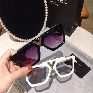 Kính LV mẫu Mới siêu Hot