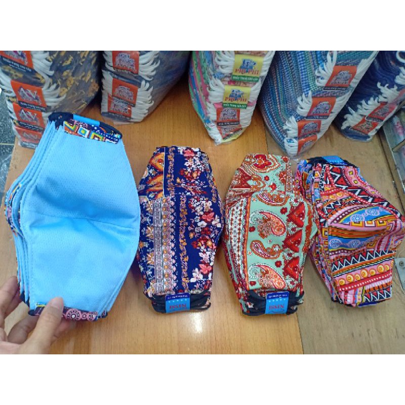 khẩu trang vải hoạ tiết thổ cẩm | BigBuy360 - bigbuy360.vn